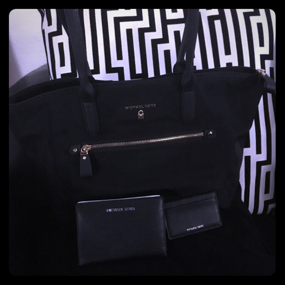 Michael Kors Handbags - Michael Kors Purse
